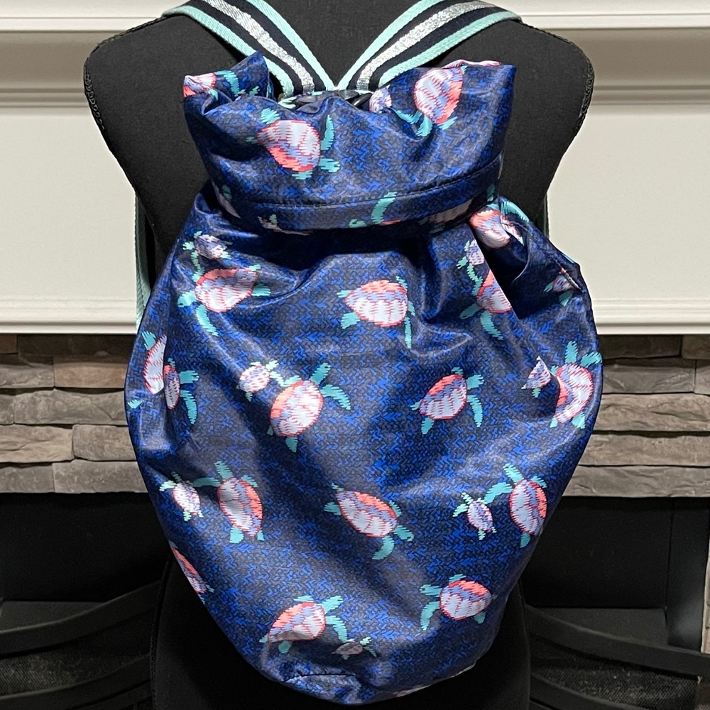 Lightly Used Vera Bradley Terrapin (sea turtles) Beach sack